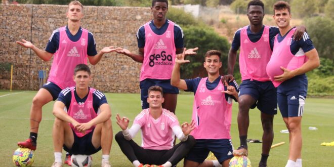 Varios futbolistas del FC Cartagena B en el último entrenamiento de la temporada